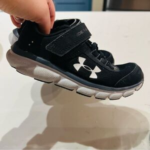 Under Armour casual sporty tennis black shoes size 10